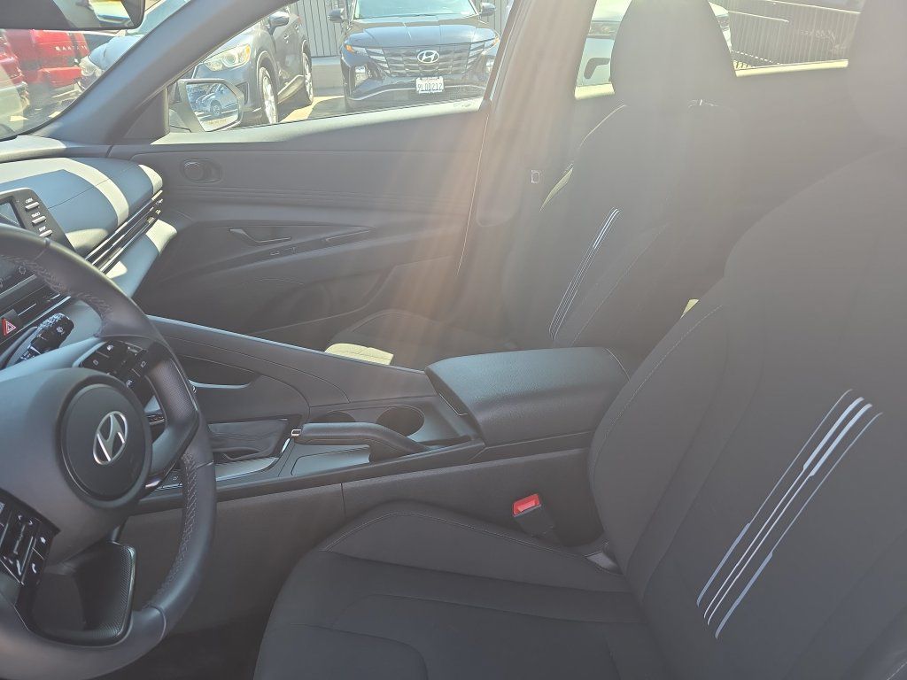 Used 2025 Hyundai Elantra Sport w/ Cargo Package FWD image 9