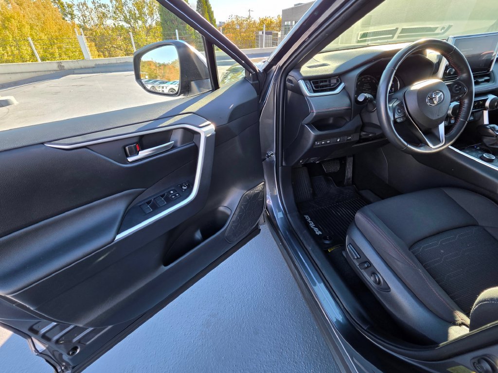 Used 2023 Toyota RAV4 SE w/ Weather & Moonroof Package AWD/4WD image 21