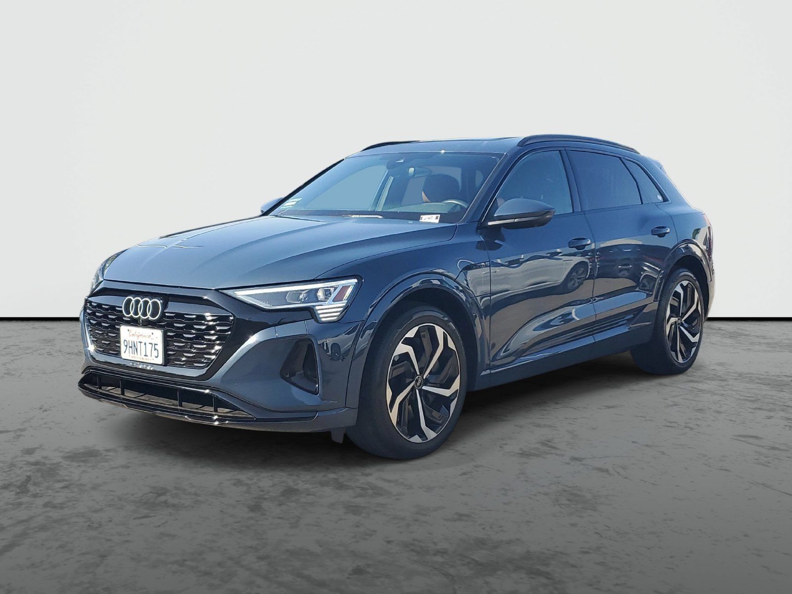 Used 2024 Audi Q8 e-tron Premium Plus w/ Premium Plus Package AWD/4WD image 2