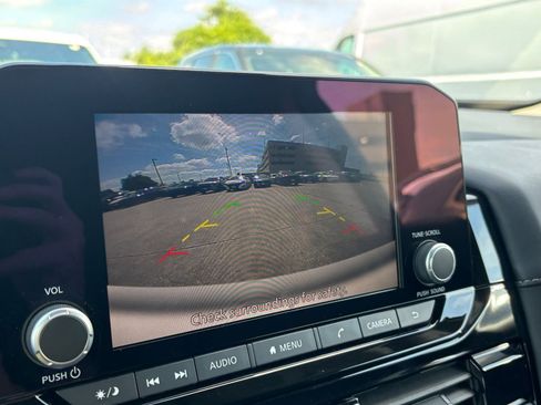 Used 2025 Nissan Pathfinder SV FWD image 25