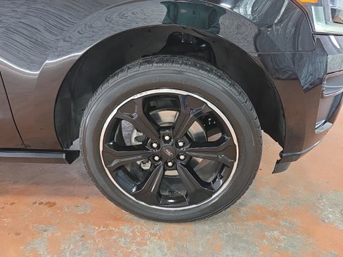 Used 2022 Ford Expedition Max Limited image 9