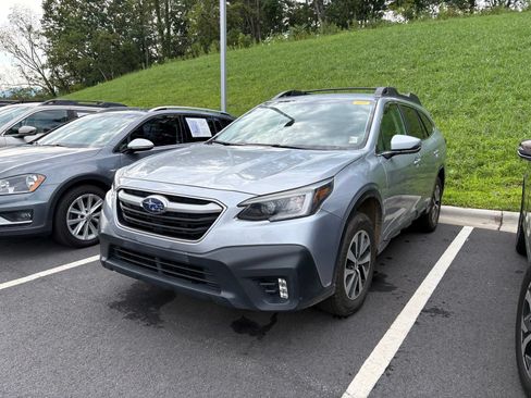 Used 2022 Subaru Outback Premium AWD/4WD image 3