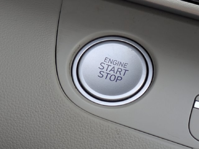 Used 2025 Hyundai Elantra Limited FWD image 30