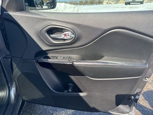 Used 2020 Jeep Cherokee Latitude Plus AWD/4WD image 14