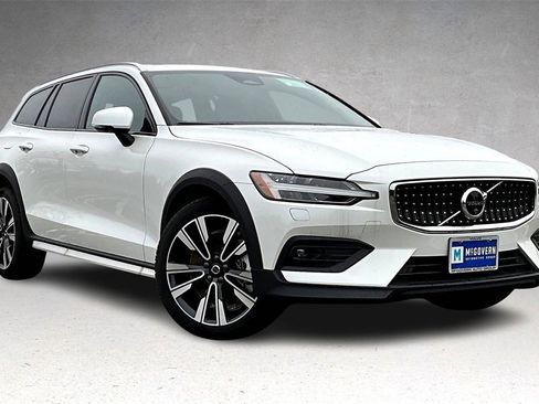 New 2026 Volvo V60 B5 Cross Country Ultra w/ Climate Package image 2