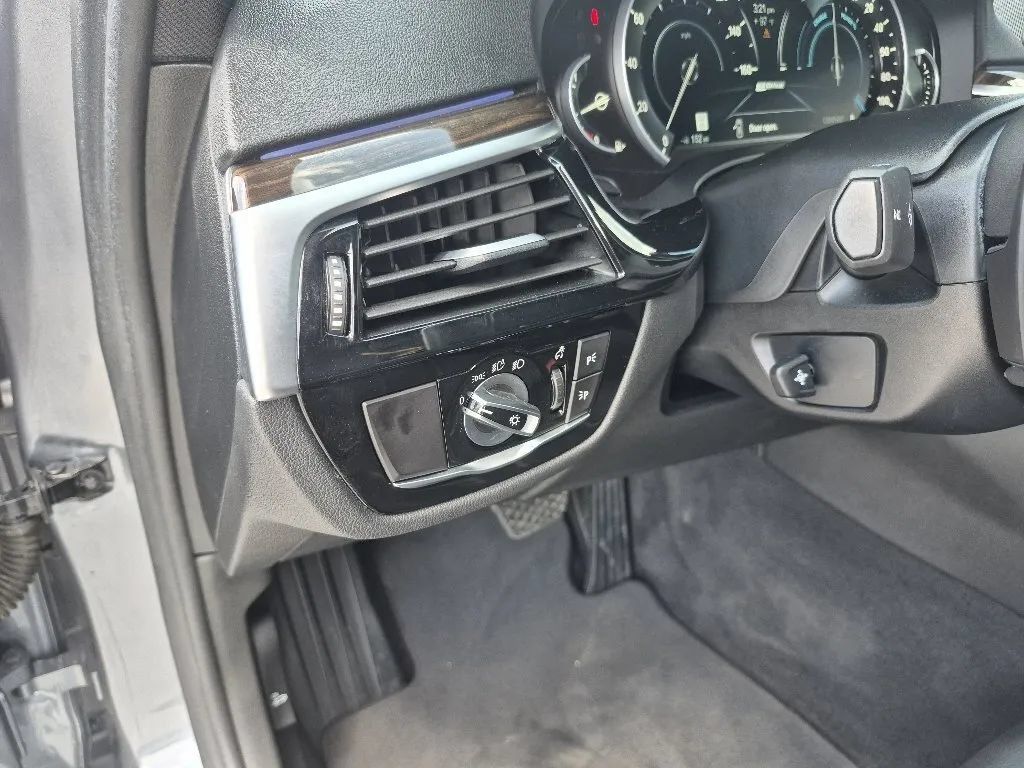 Used 2019 BMW 530e w/ Convenience Package RWD image 26
