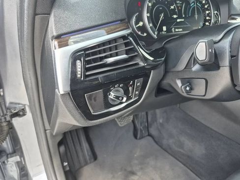 Used 2019 BMW 530e w/ Convenience Package RWD image 26