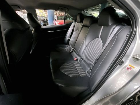 Used 2018 Toyota Camry SE image 19