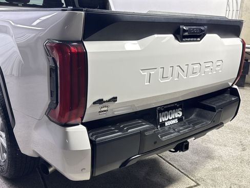 Used 2022 Toyota Tundra SR5 w/ SR5 Convenience Package AWD/4WD image 29