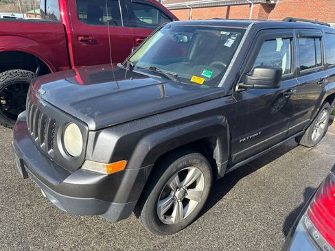 Used 2014 Jeep Patriot Latitude image 12