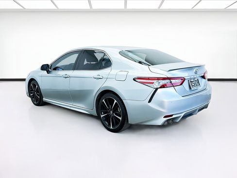 Used 2018 Toyota Camry XSE image 6