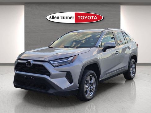 Used 2025 Toyota RAV4 XLE AWD/4WD image 3