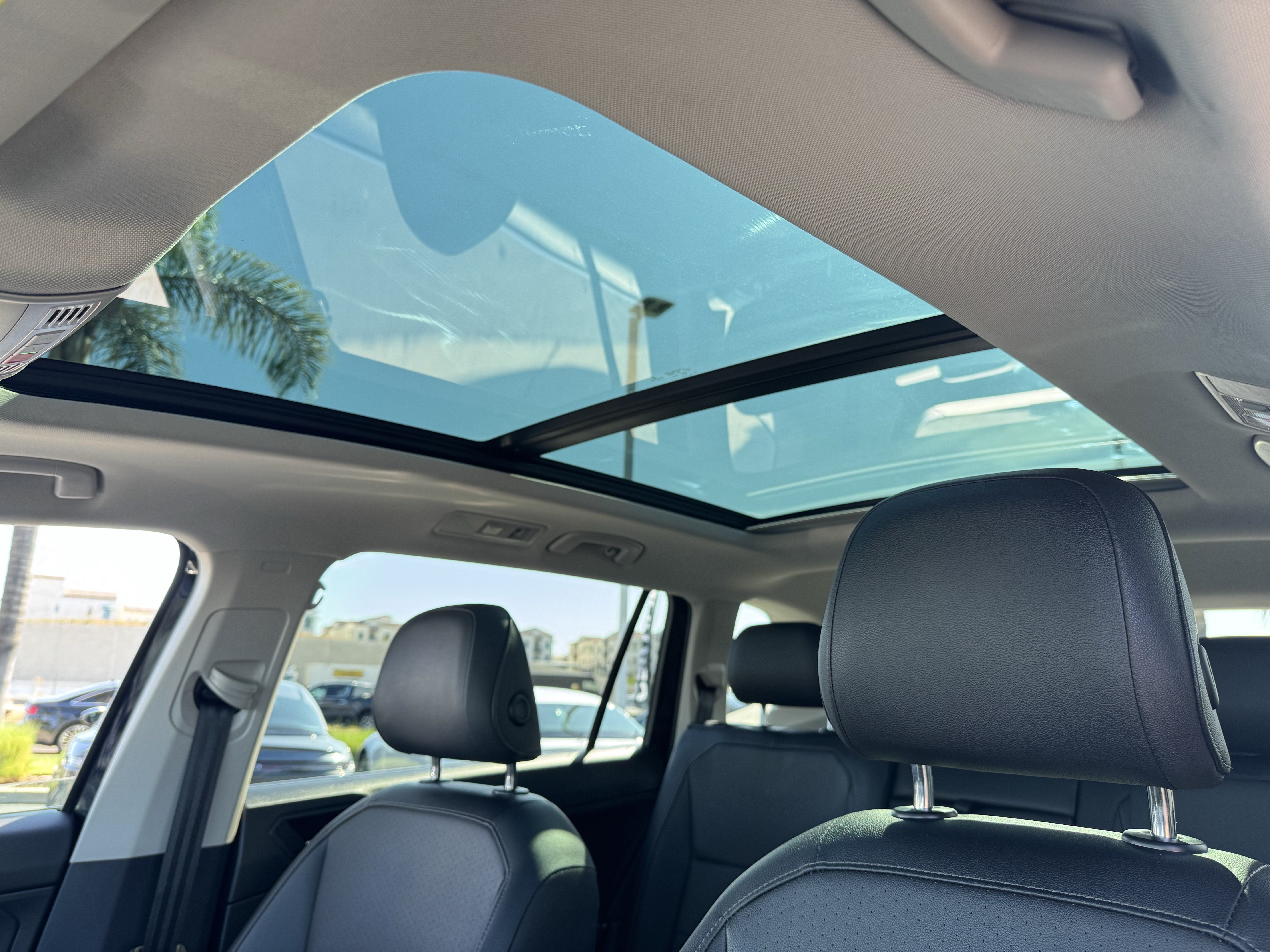 Used 2020 Volkswagen Tiguan SE w/ Panoramic Sunroof Package FWD image 26