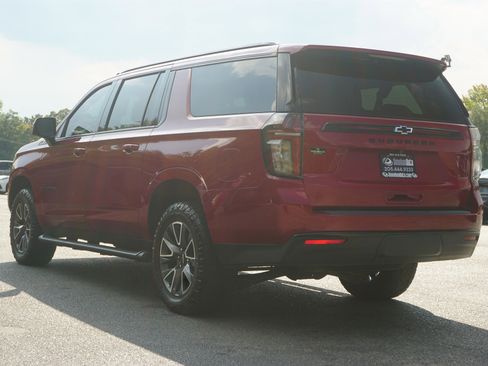 Used 2023 Chevrolet Suburban Z71 w/ Luxury Package image 7
