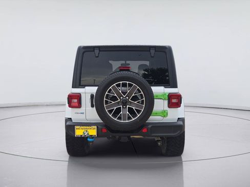 Used 2023 Jeep Wrangler Unlimited Sahara w/ Cold Weather Group AWD/4WD image 4