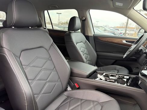 Used 2026 Volkswagen Atlas SE FWD image 32