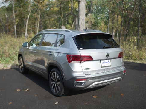 Used 2023 Volkswagen Taos SE image 5