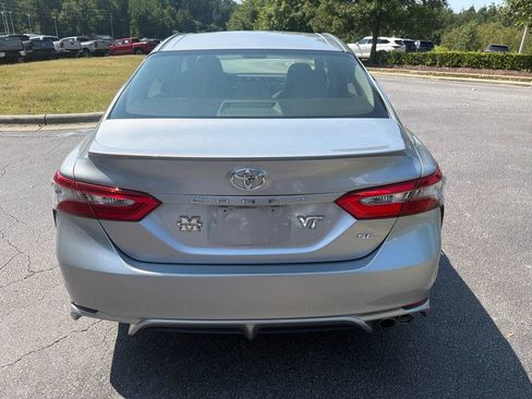 Used 2018 Toyota Camry SE w/ Moonroof Package FWD image 6