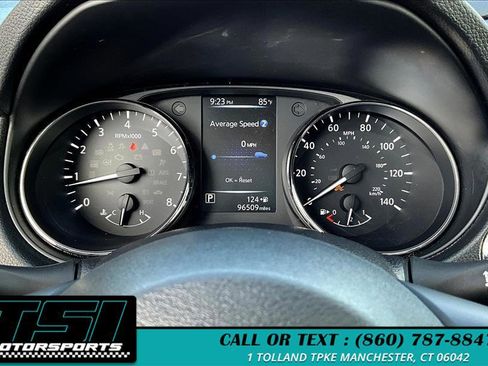 Used 2017 Nissan Rogue SV w/ SV Premium Package image 20