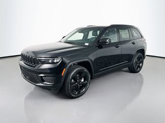 New 2025 Jeep Grand Cherokee Altitude AWD/4WD video 3