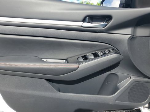 New 2025 Nissan Altima 2.5 SR image 18