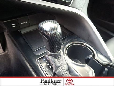 Used 2018 Toyota Camry L image 15
