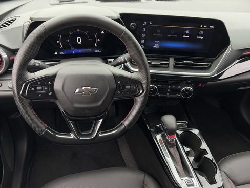 Used 2025 Chevrolet Trax RS image 13