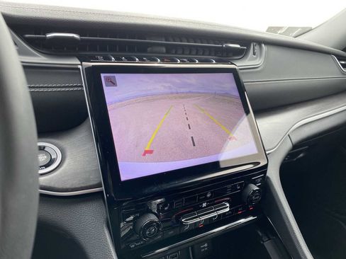 Used 2023 Jeep Grand Cherokee Limited w/ Black Appearance Package image 19