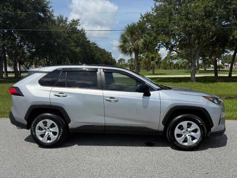 Used 2019 Toyota RAV4 LE image 2