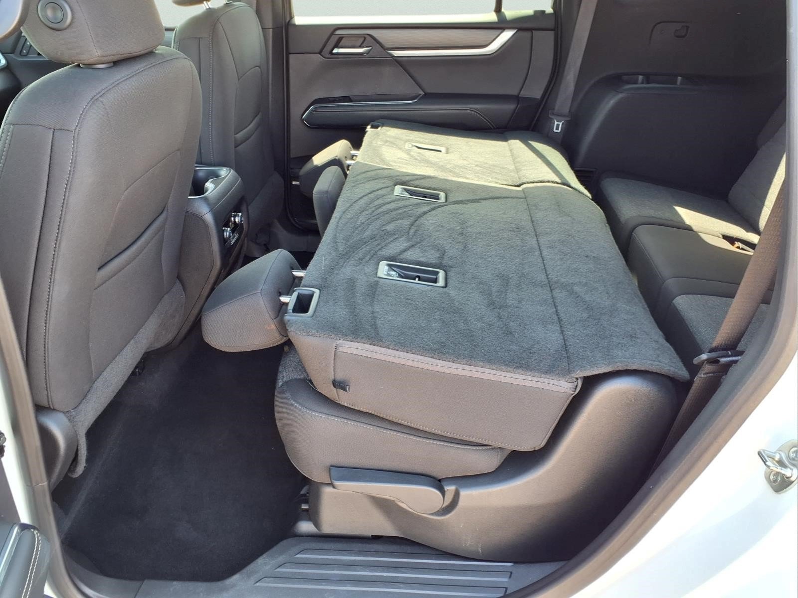 Used 2025 GMC Acadia Elevation AWD/4WD image 23