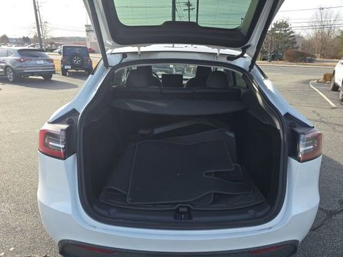 Used 2023 Tesla Model Y Long Range image 9
