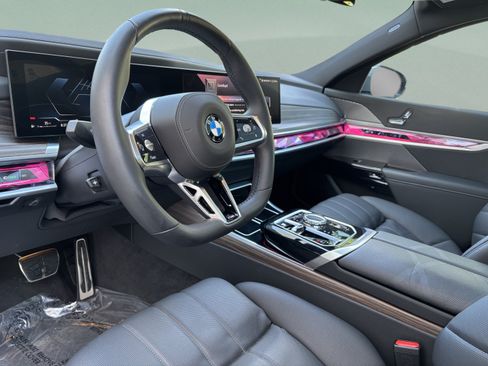 Used 2025 BMW 760i xDrive w/ Premium Package AWD/4WD image 19