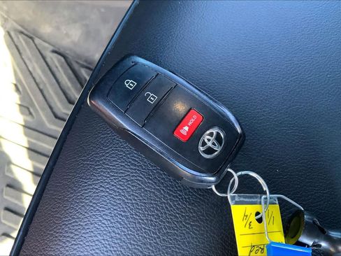 Used 2025 Toyota Tacoma TRD Off-Road image 14