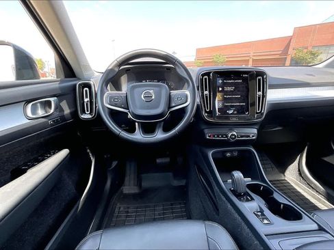Used 2021 Volvo XC40 T5 Momentum w/ Climate Package AWD/4WD image 13