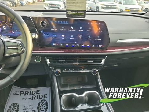 Used 2025 Chevrolet Traverse Z71 w/ Driver Confidence Package image 11