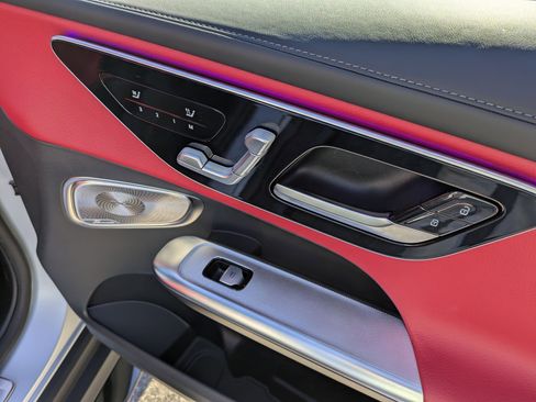 Used 2024 Mercedes-Benz GLC 43 AMG 4MATIC image 38