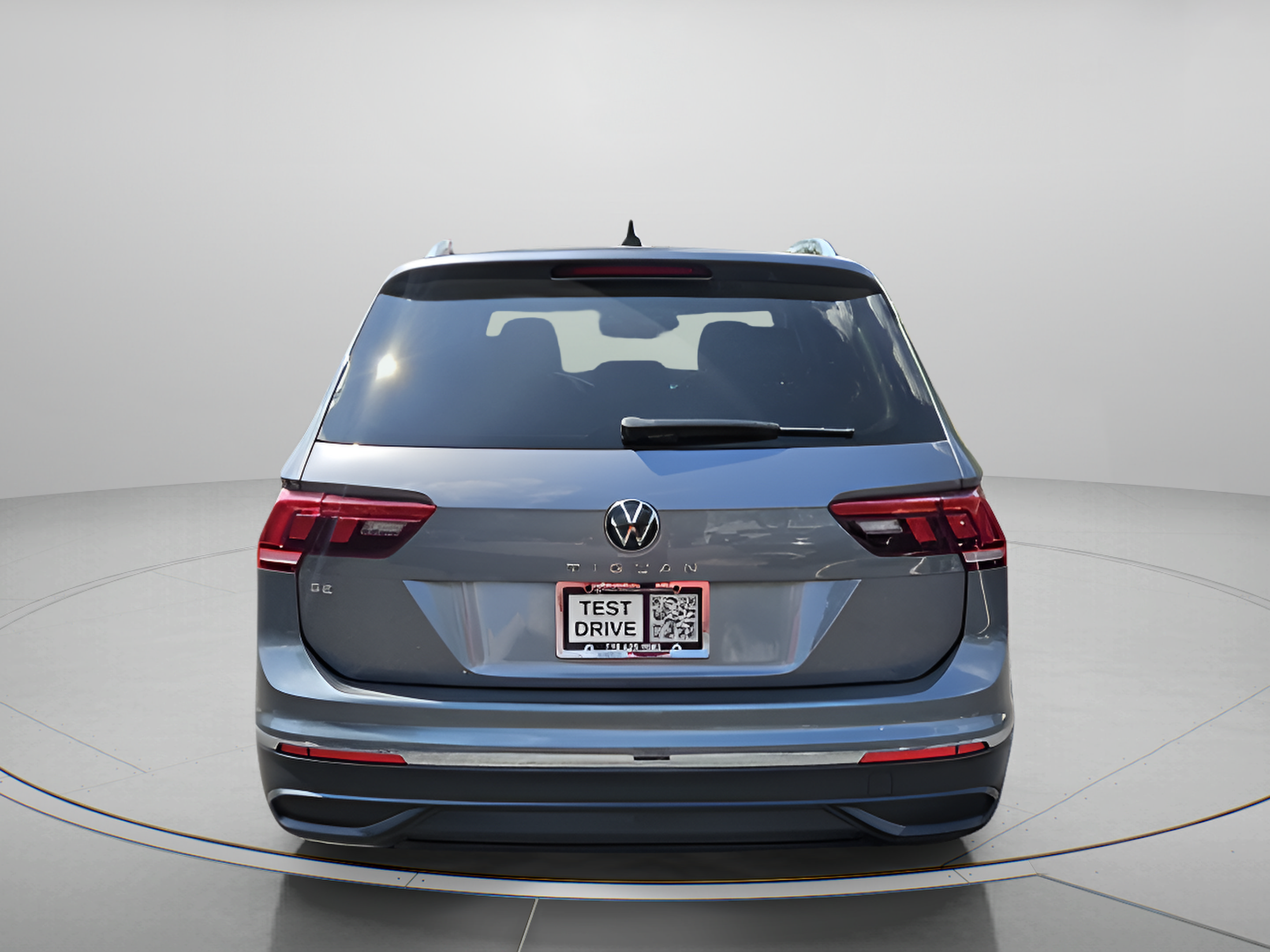 Certified 2023 Volkswagen Tiguan SE w/ Panoramic Sunroof Package FWD image 4
