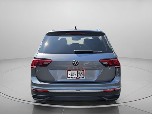 Used 2023 Volkswagen Tiguan SE w/ Panoramic Sunroof Package FWD image 4