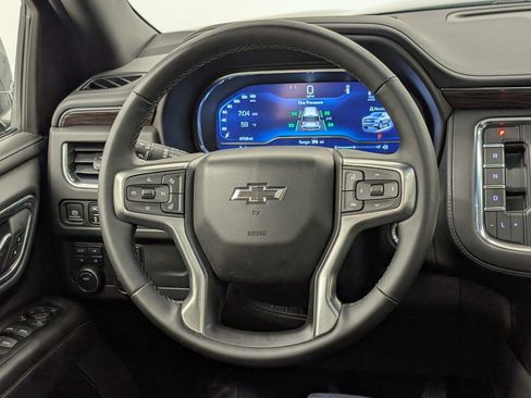 Used 2023 Chevrolet Suburban Z71 w/ Luxury Package image 17