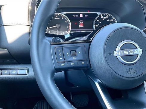Used 2025 Nissan Pathfinder SL FWD image 11