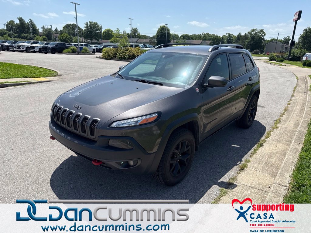 Used 2018 Jeep Cherokee Trailhawk w/ Cold Weather Group AWD/4WD image 1