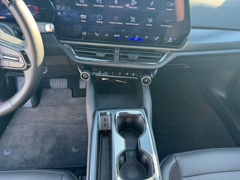 Used 2024 Chevrolet Equinox EV RS FWD image 10