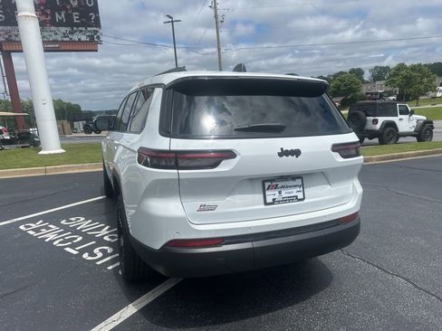 New 2025 Jeep Grand Cherokee L Laredo image 9