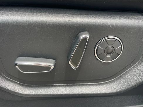 Used 2018 Ford F150 Platinum w/ Equipment Group 701A Luxury AWD/4WD image 27