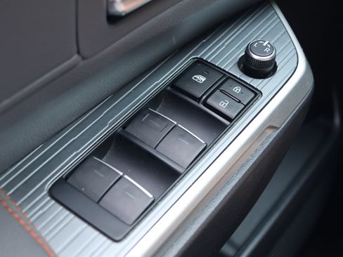 Used 2023 Toyota Sienna XSE w/ XSE Plus Package FWD image 13