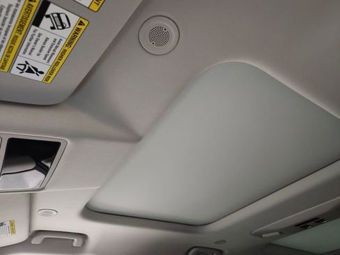 New 2026 Land Rover Discovery Limited Edition image 24