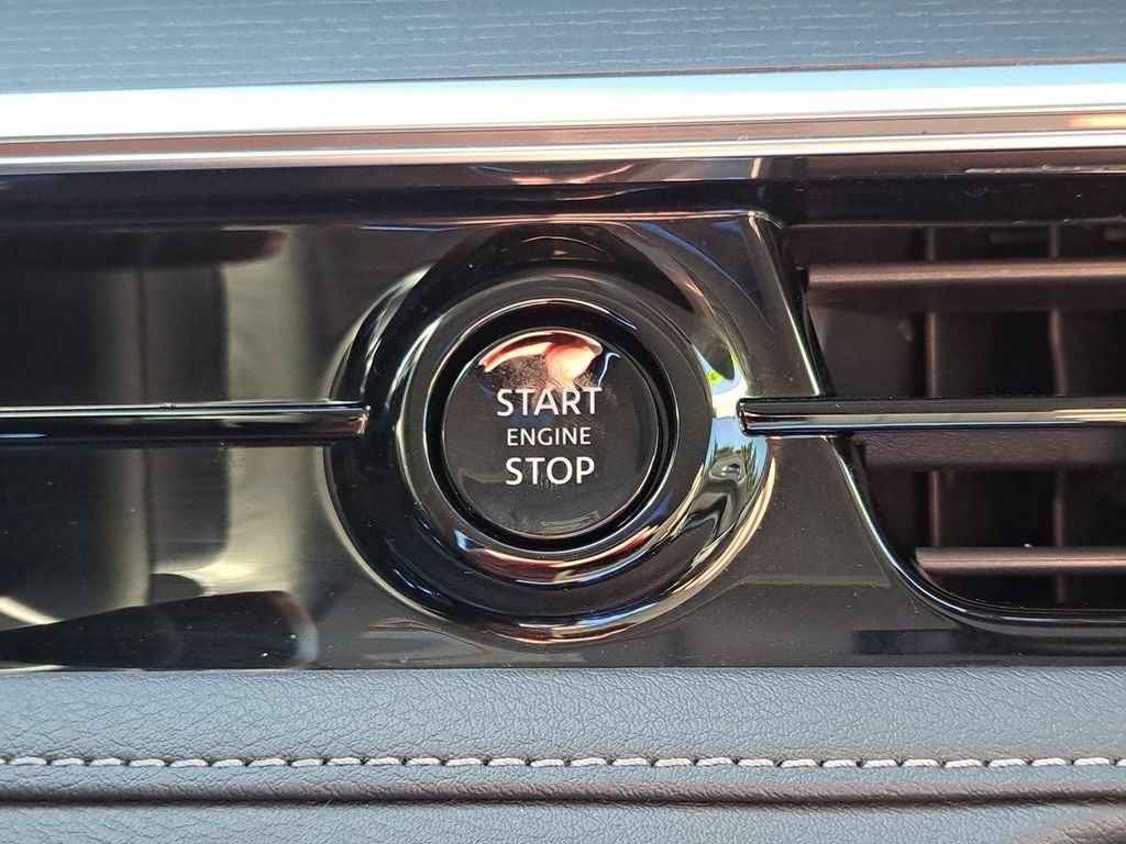 Used 2025 INFINITI QX80 Sensory AWD/4WD image 16