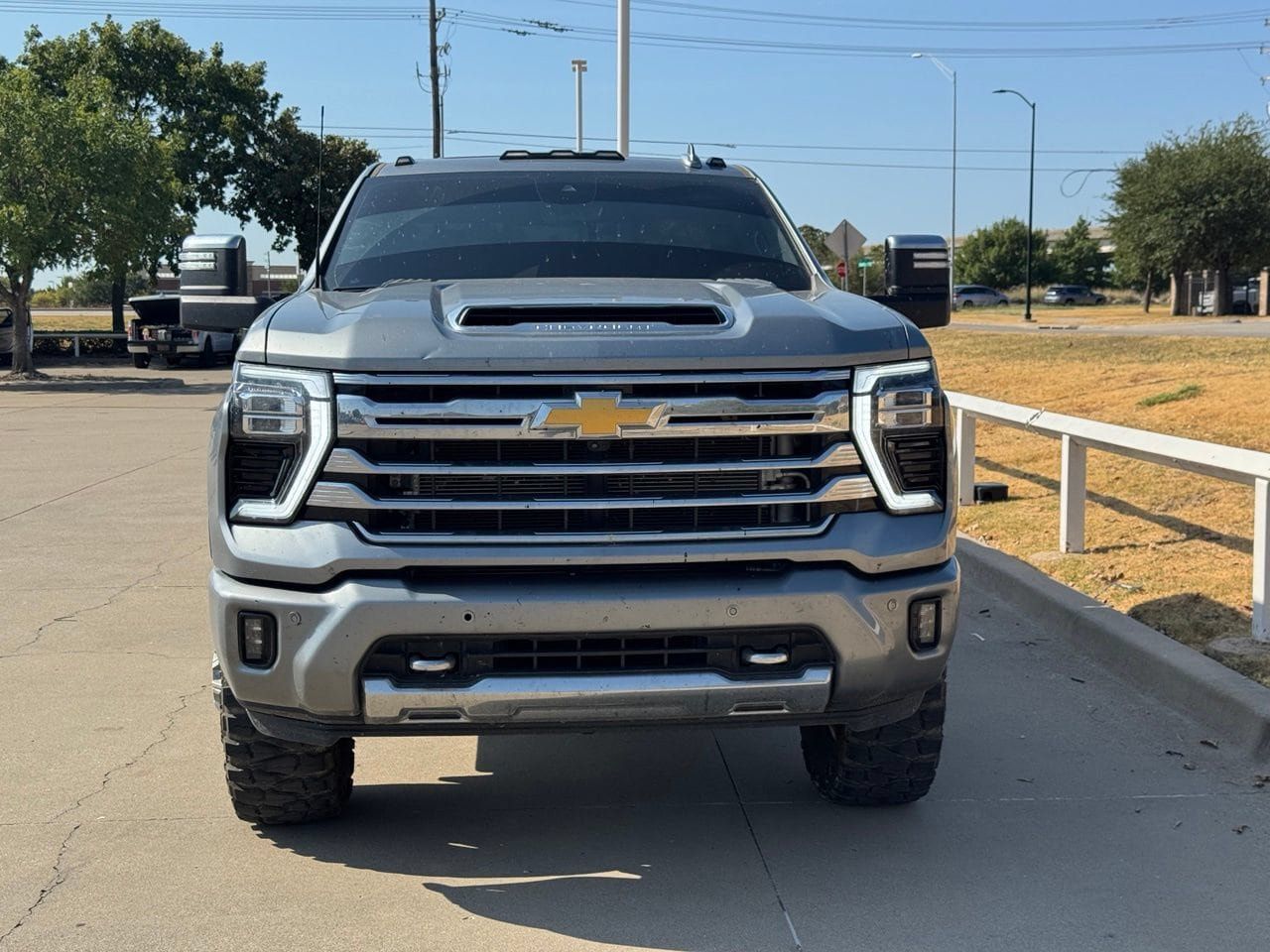 Used 2024 Chevrolet Silverado 3500 High Country w/ High Country Premium Package AWD/4WD image 2