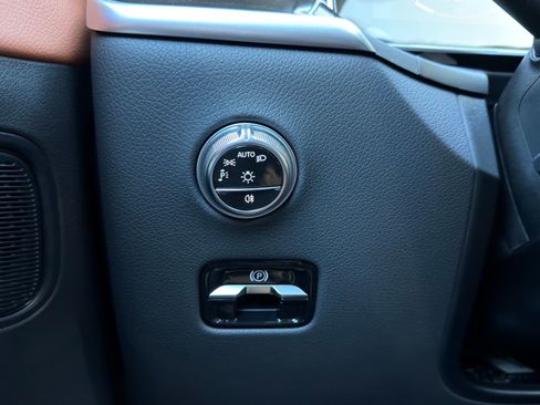 Used 2024 Mercedes-Benz GLC 300 image 21