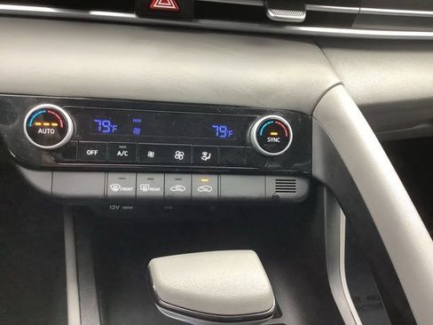 Certified 2023 Hyundai Elantra SEL w/ Preferred Accessory Package image 29